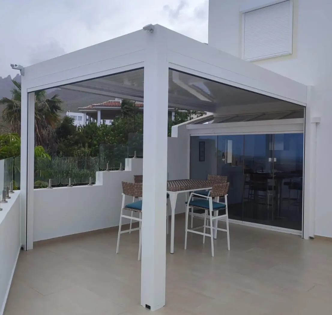 Bioclimatic pergola with adjustable louvers for an outdoor space