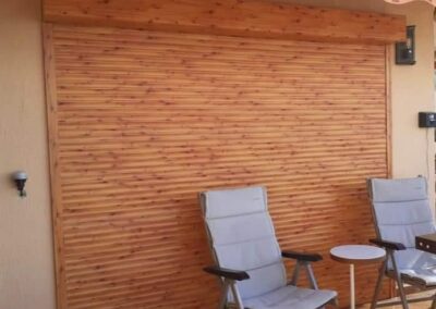 Roller shutter for sun protection and privacy in a home