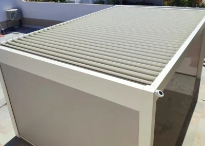 Bioclimatic pergola as a sun protection system for a terrace in Tenerife