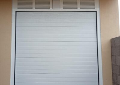 White sectional door installed in a garage in Tenerife