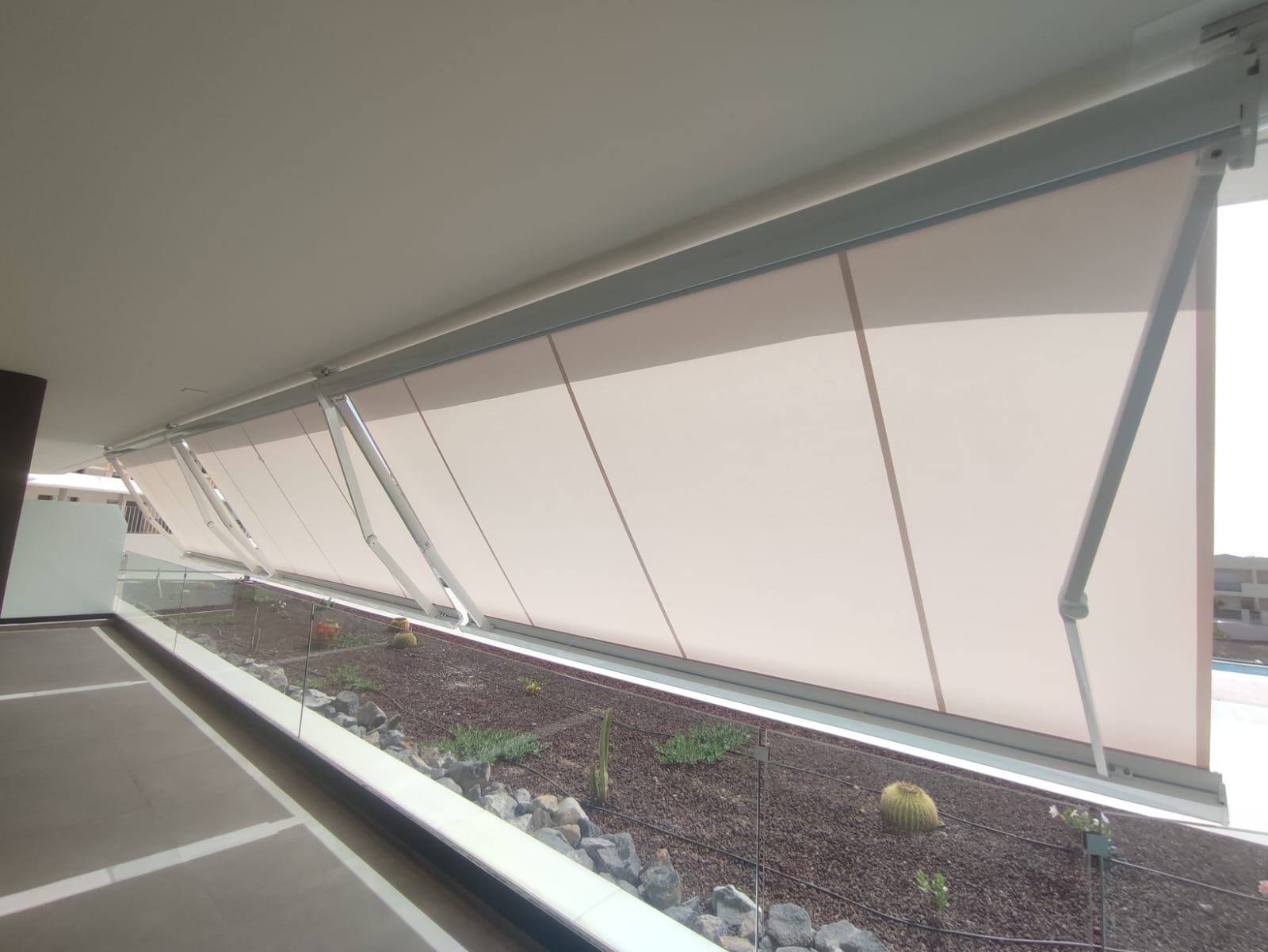 Toldo Storbox S-300 instalado en una terraza