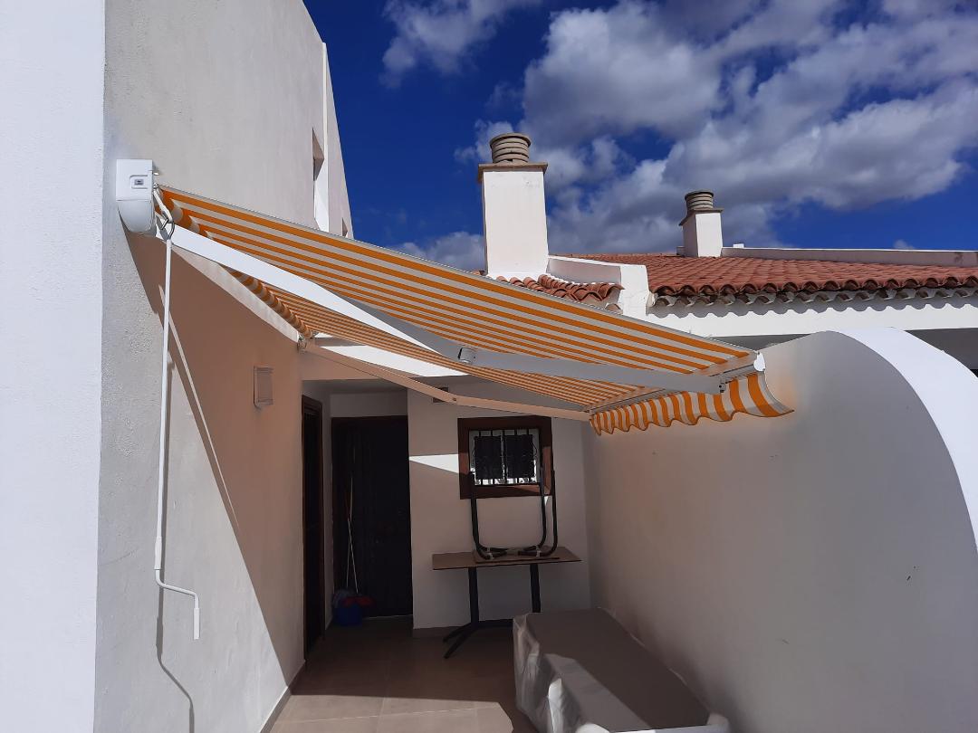Toldo para terraza en un proyecto residencial