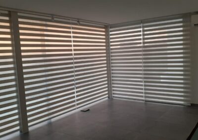 Estores interiores a medida para controlar la luz y la privacidad