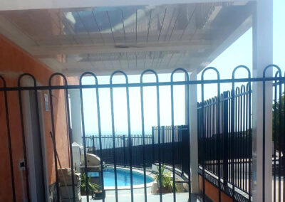Instalación de pérgola en un espacio exterior en Tenerife