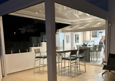 Pérgola bioclimática con sistema de control inteligente en Tenerife