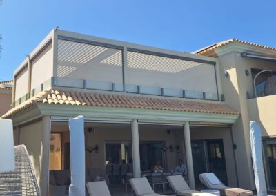 Terraza exterior con pérgola instalada en Tenerife