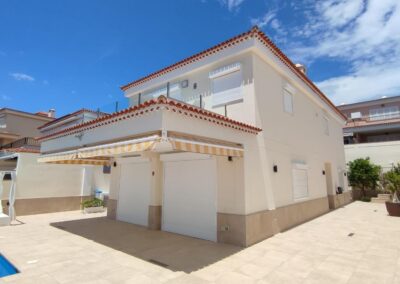 Persianas enrollables exteriores instaladas en una vivienda en Tenerife