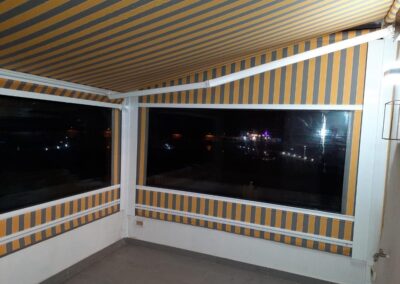 Sistema de toldo de techo para proteger una terraza exterior del sol en Tenerife