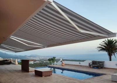 Toldo a medida para terraza exterior en Tenerife